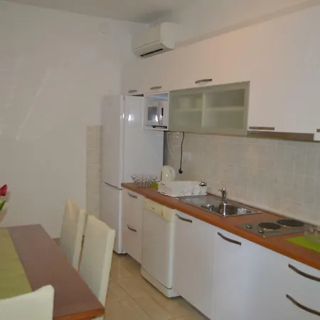 Garden Apartment *