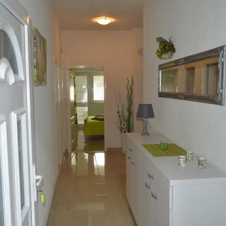Garden Apartment *