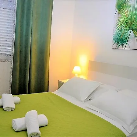 Garden Apartment Makarska
