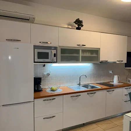 Garden Apartment *