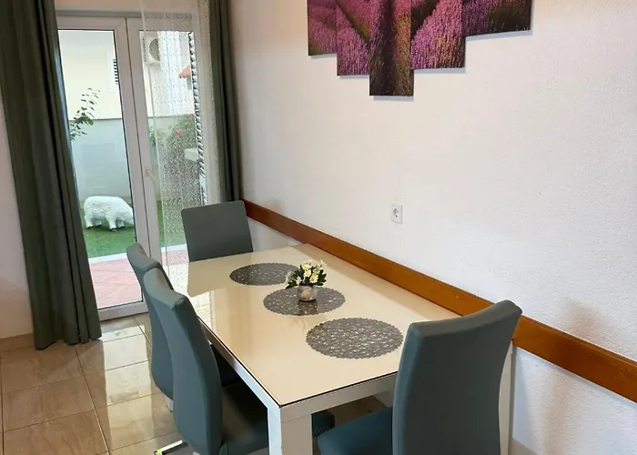 Apartment Sea Life With Terrace And Barbecue